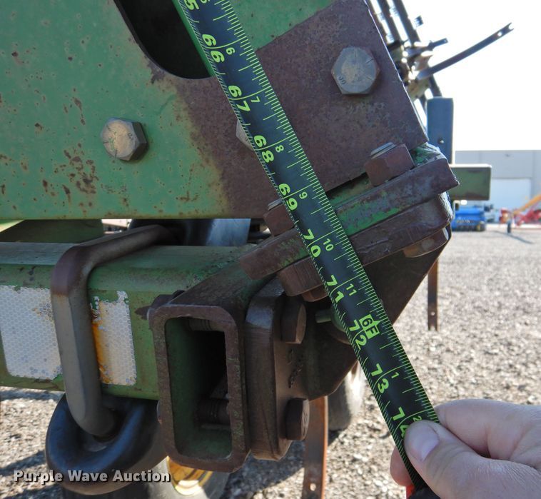 image for item DG1637 John Deere 610  chisel