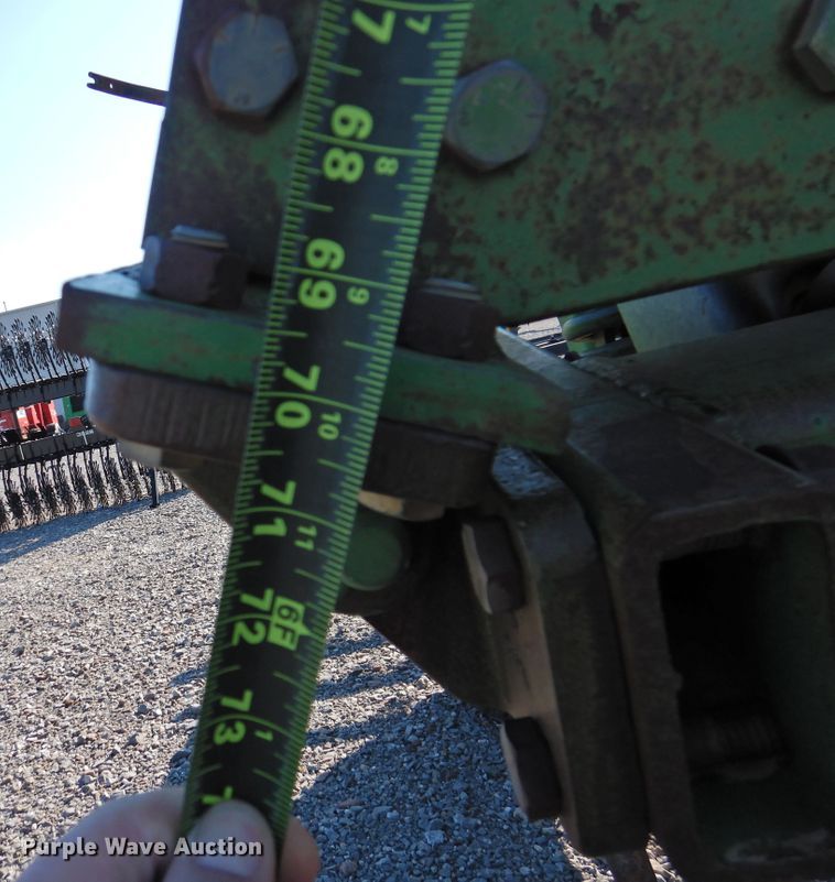 image for item DG1637 John Deere 610  chisel