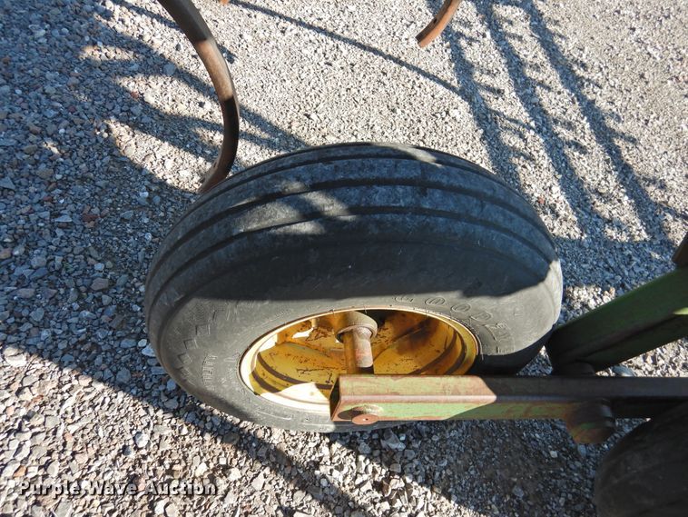 image for item DG1637 John Deere 610  chisel