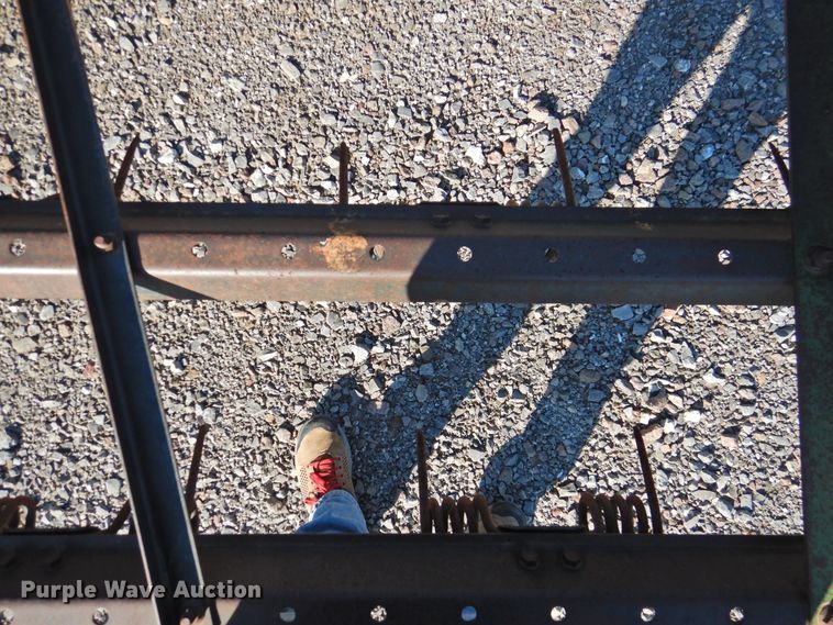 image for item DG1637 John Deere 610  chisel