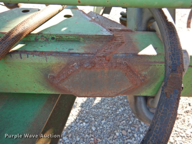 image for item DG1637 John Deere 610  chisel