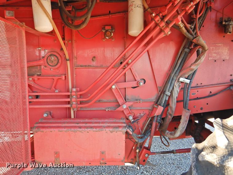 image for item DG1640 1995 Case IH 2188  combine