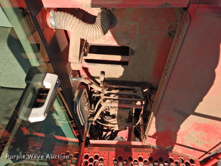image for item DG1640 1995 Case IH 2188  combine