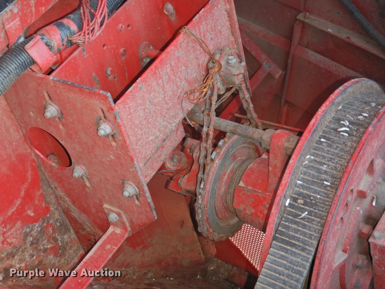 image for item DG1640 1995 Case IH 2188  combine