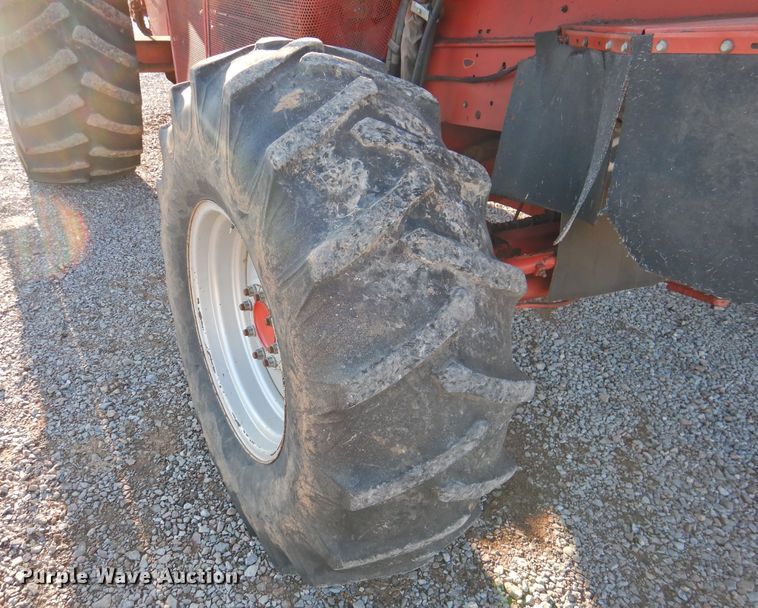 image for item DG1640 1995 Case IH 2188  combine