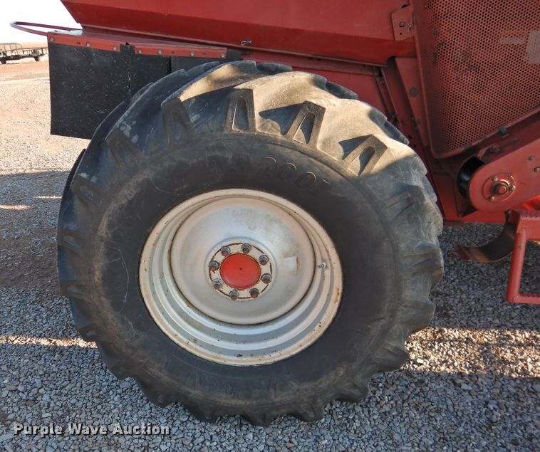 image for item DG1640 1995 Case IH 2188  combine