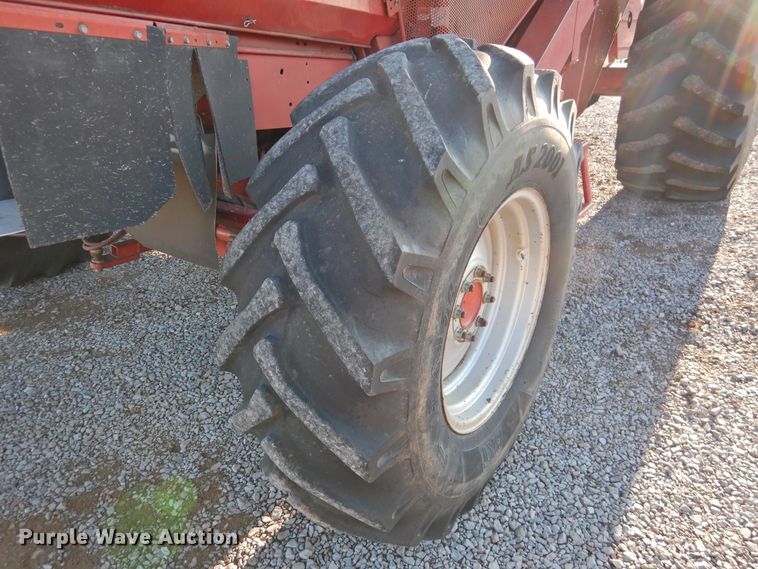 image for item DG1640 1995 Case IH 2188  combine