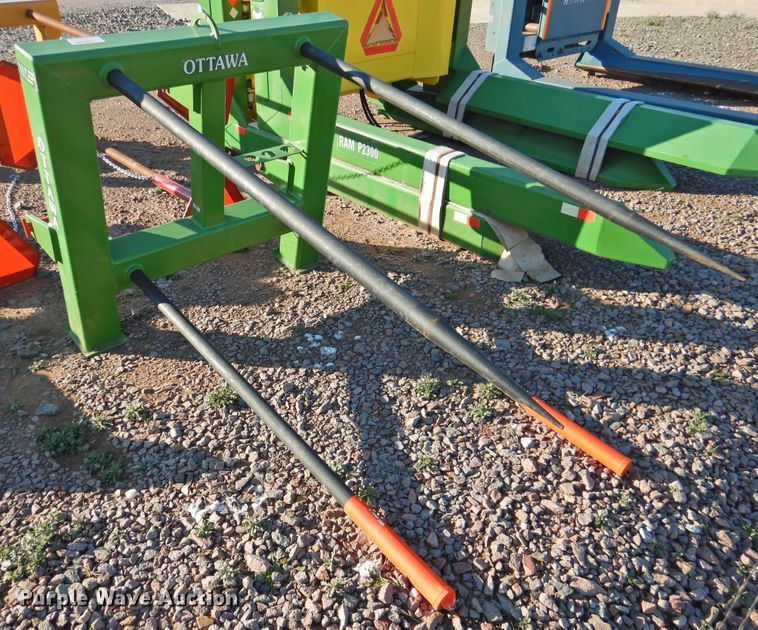 image for item DG1641 Ottawa cotton bale handler