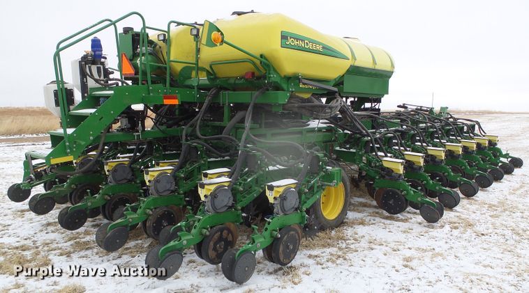 image for item DG8447 2015 John Deere DB60  no-till planter