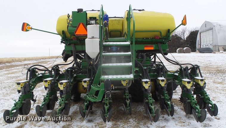 image for item DG8447 2015 John Deere DB60  no-till planter