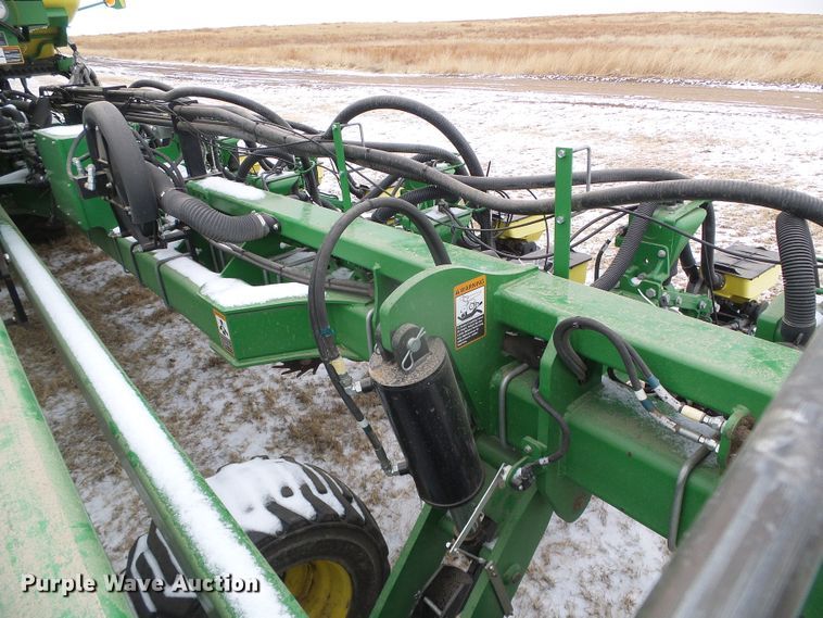 image for item DG8447 2015 John Deere DB60  no-till planter