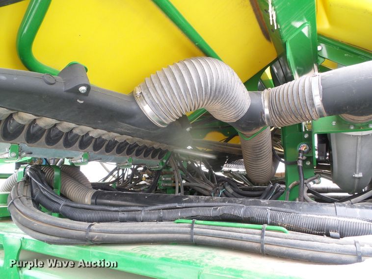 image for item DG8447 2015 John Deere DB60  no-till planter