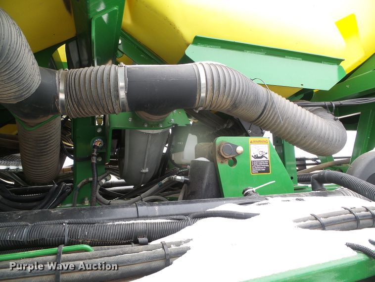 image for item DG8447 2015 John Deere DB60  no-till planter