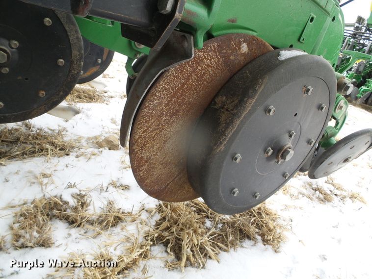 image for item DG8447 2015 John Deere DB60  no-till planter