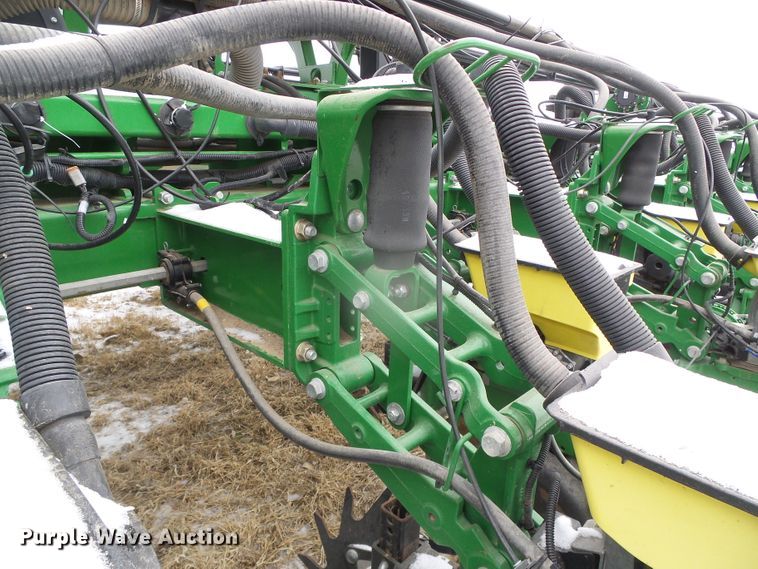image for item DG8447 2015 John Deere DB60  no-till planter