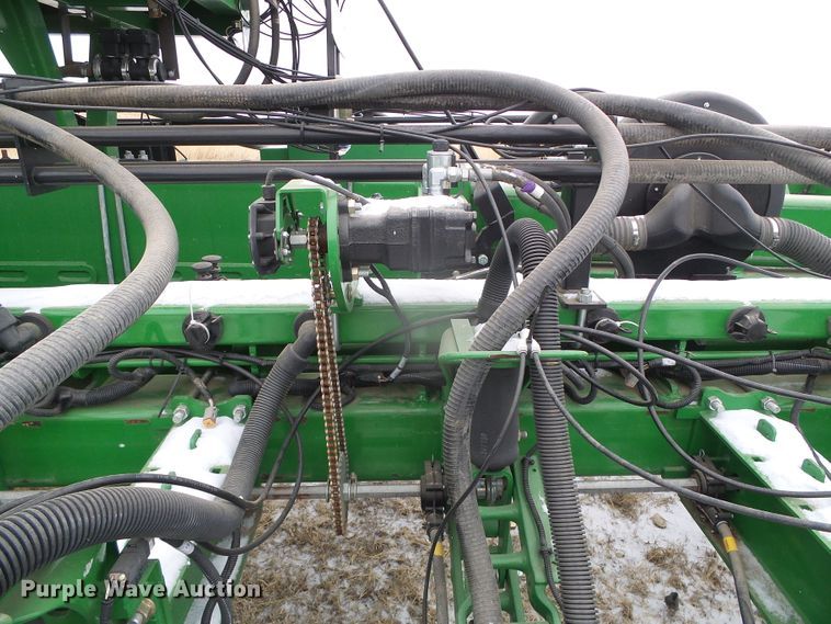 image for item DG8447 2015 John Deere DB60  no-till planter