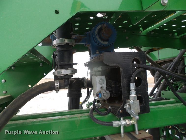 image for item DG8447 2015 John Deere DB60  no-till planter