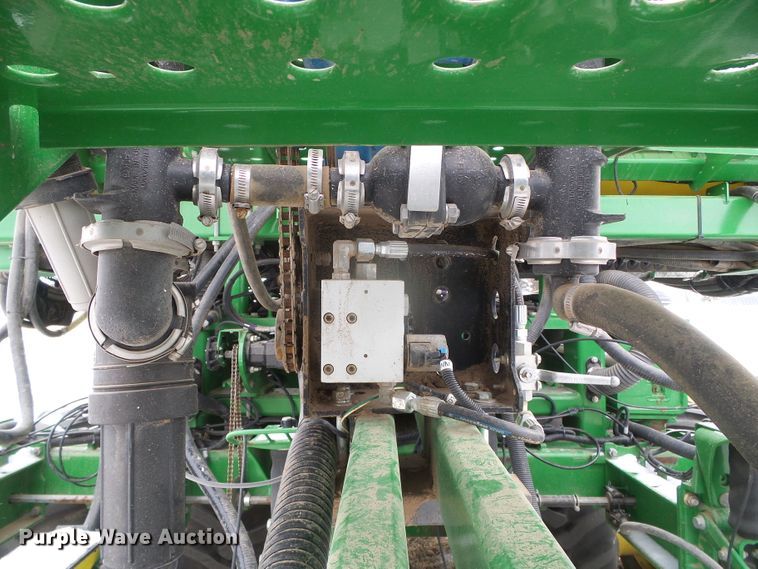 image for item DG8447 2015 John Deere DB60  no-till planter