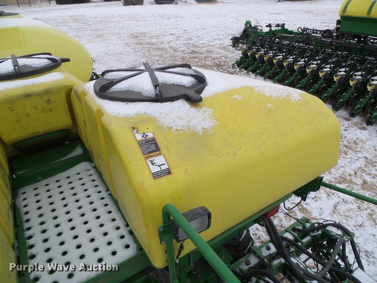 image for item DG8447 2015 John Deere DB60  no-till planter