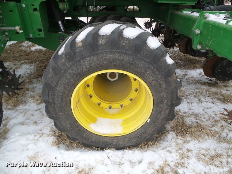 image for item DG8447 2015 John Deere DB60  no-till planter