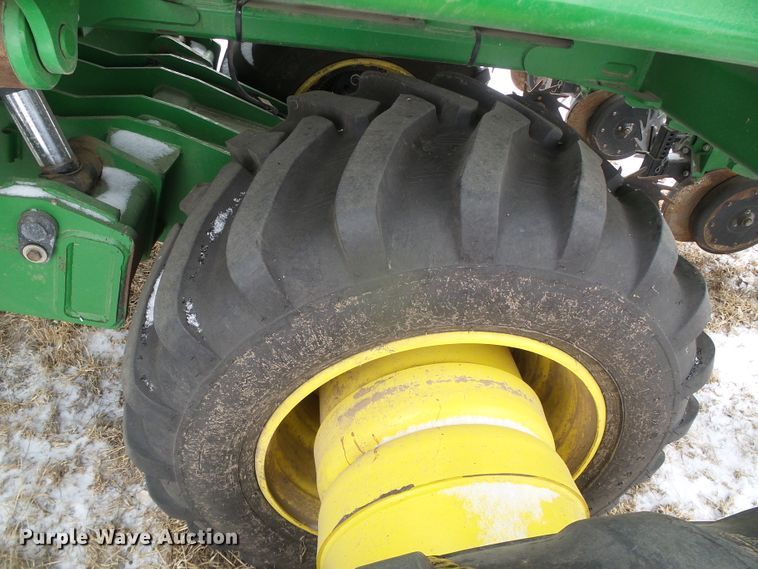 image for item DG8447 2015 John Deere DB60  no-till planter