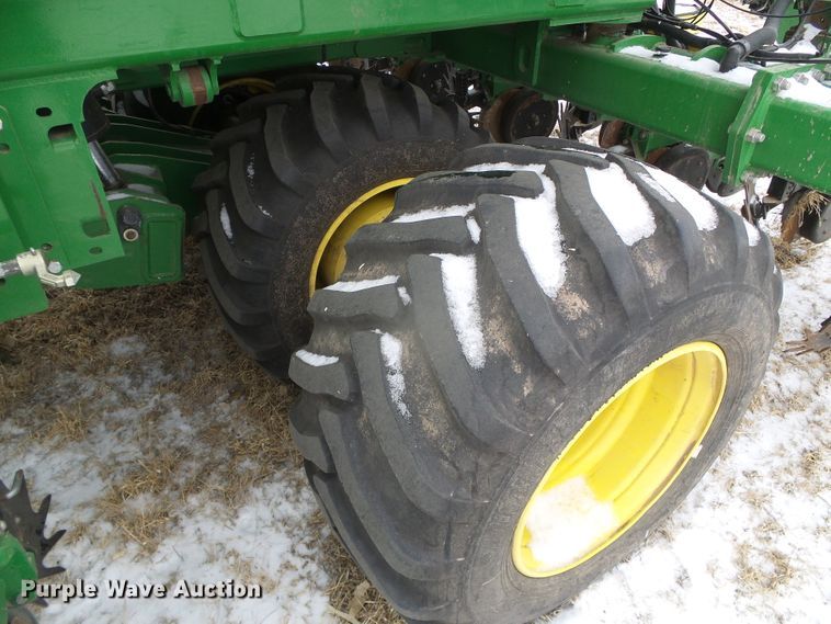 image for item DG8447 2015 John Deere DB60  no-till planter