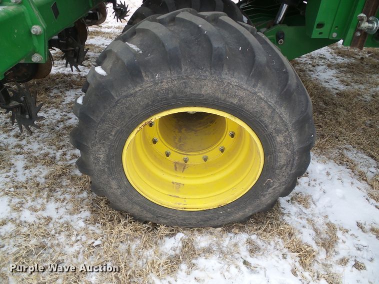 image for item DG8447 2015 John Deere DB60  no-till planter