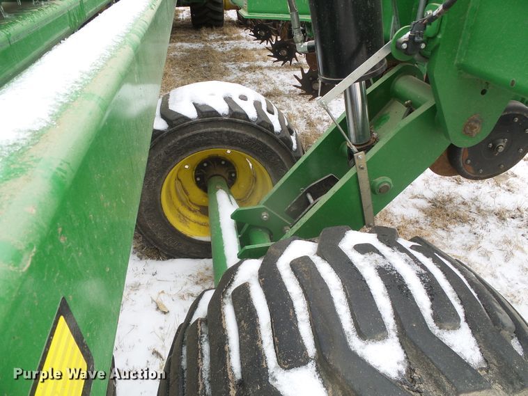 image for item DG8447 2015 John Deere DB60  no-till planter