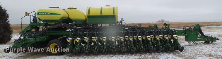 image for item DG8448 2015 John Deere DB60  no-till twin row planter