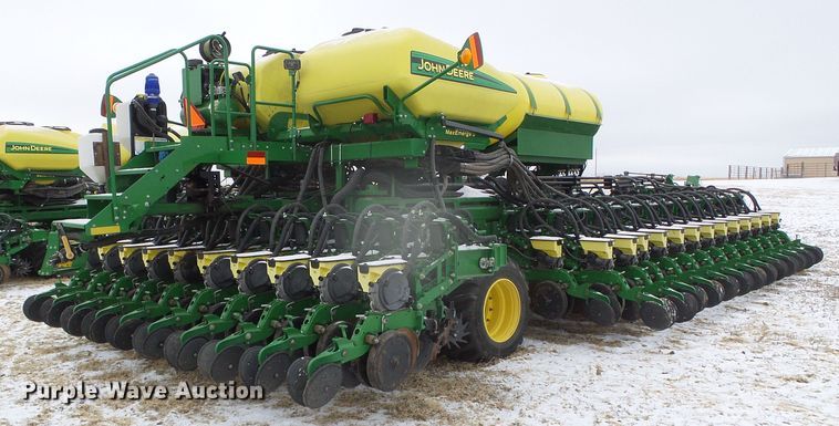 image for item DG8448 2015 John Deere DB60  no-till twin row planter