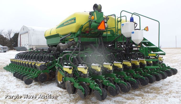 image for item DG8448 2015 John Deere DB60  no-till twin row planter
