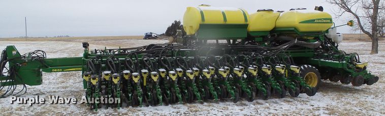 image for item DG8448 2015 John Deere DB60  no-till twin row planter