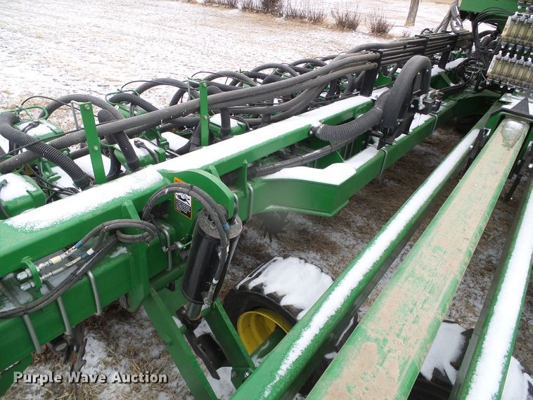 image for item DG8448 2015 John Deere DB60  no-till twin row planter