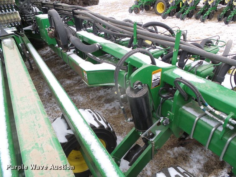 image for item DG8448 2015 John Deere DB60  no-till twin row planter