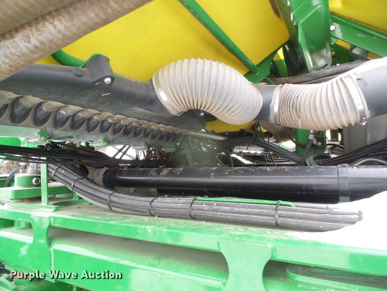 image for item DG8448 2015 John Deere DB60  no-till twin row planter