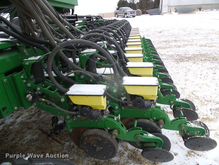 image for item DG8448 2015 John Deere DB60  no-till twin row planter