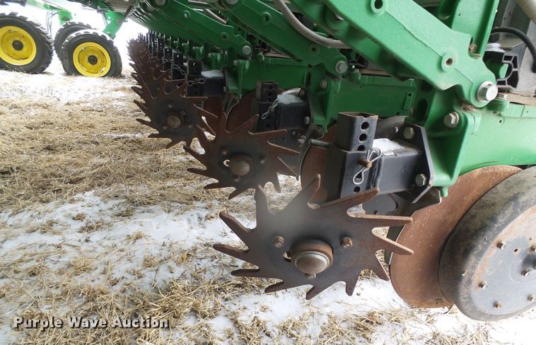 image for item DG8448 2015 John Deere DB60  no-till twin row planter