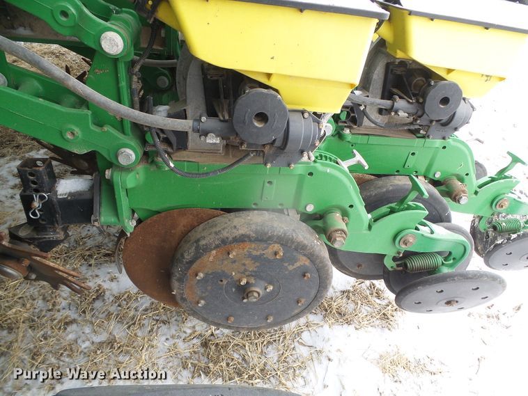 image for item DG8448 2015 John Deere DB60  no-till twin row planter