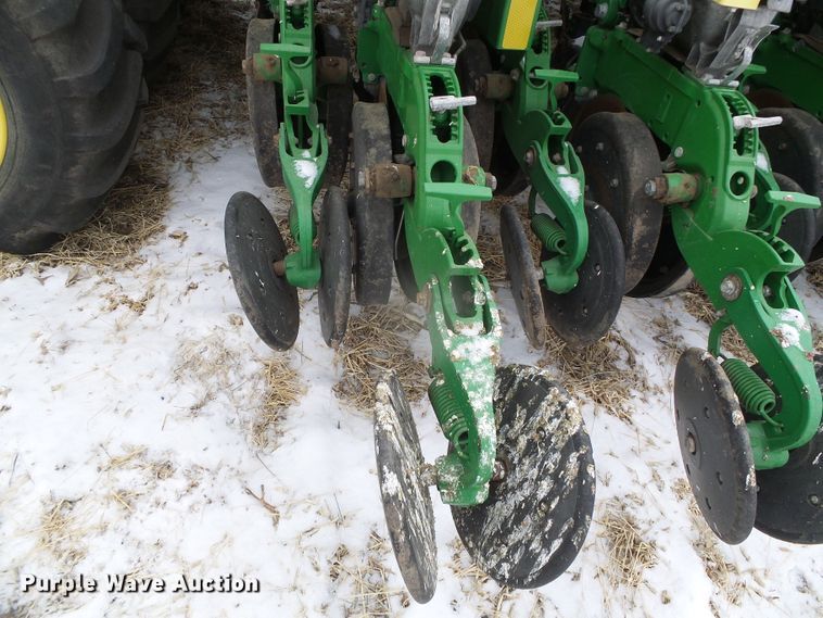 image for item DG8448 2015 John Deere DB60  no-till twin row planter