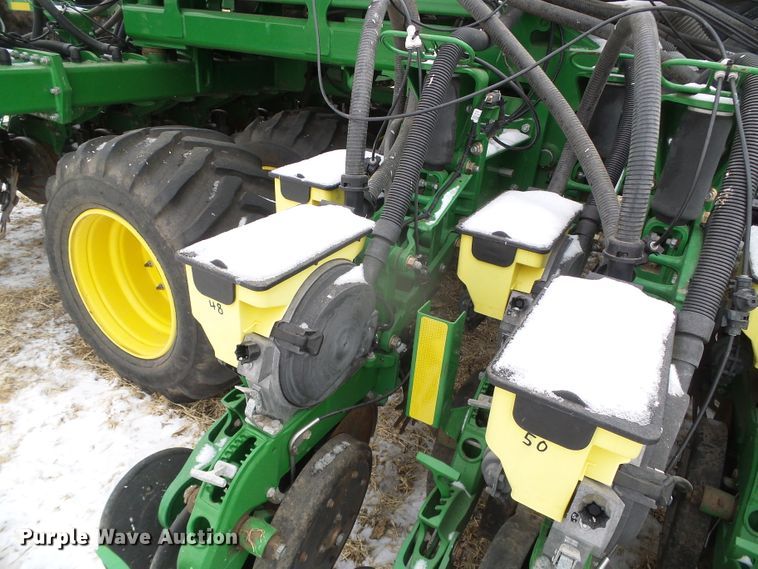 image for item DG8448 2015 John Deere DB60  no-till twin row planter