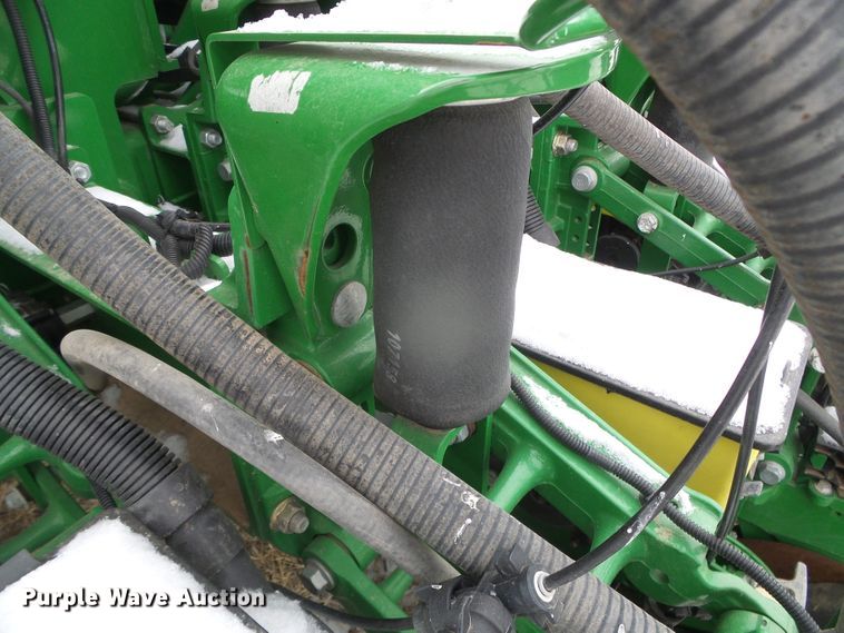 image for item DG8448 2015 John Deere DB60  no-till twin row planter