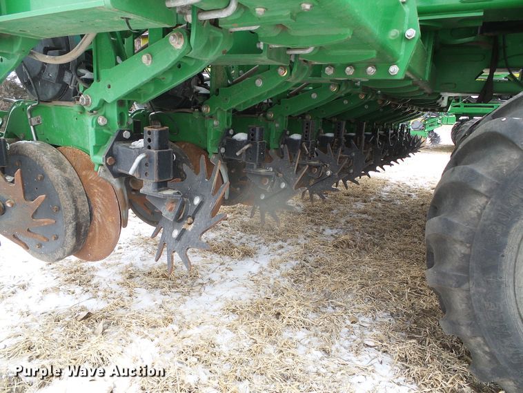 image for item DG8448 2015 John Deere DB60  no-till twin row planter