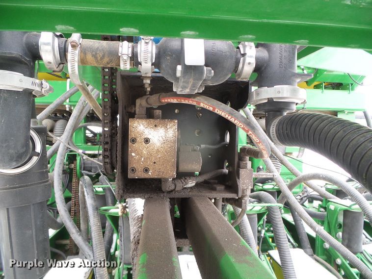 image for item DG8448 2015 John Deere DB60  no-till twin row planter
