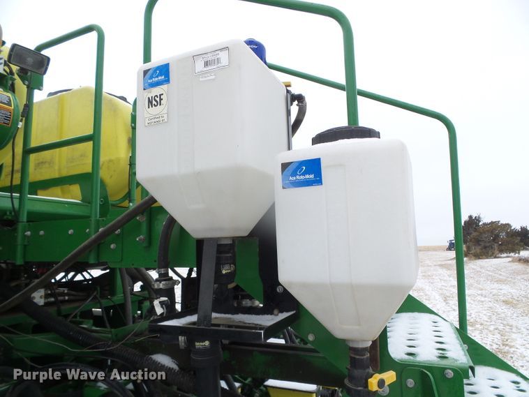 image for item DG8448 2015 John Deere DB60  no-till twin row planter