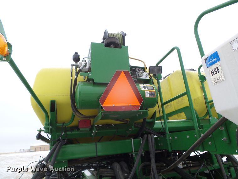 image for item DG8448 2015 John Deere DB60  no-till twin row planter