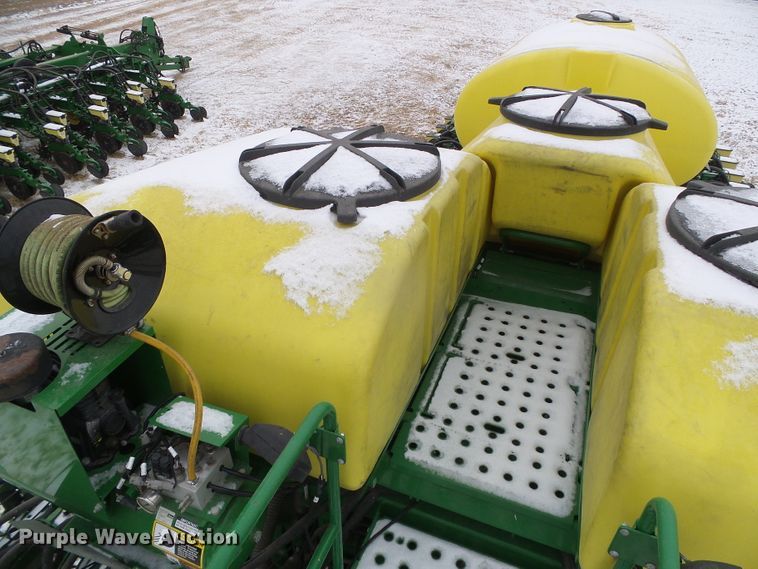 image for item DG8448 2015 John Deere DB60  no-till twin row planter