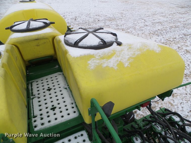 image for item DG8448 2015 John Deere DB60  no-till twin row planter