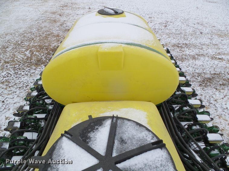 image for item DG8448 2015 John Deere DB60  no-till twin row planter