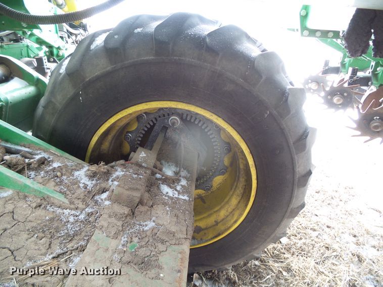 image for item DG8448 2015 John Deere DB60  no-till twin row planter