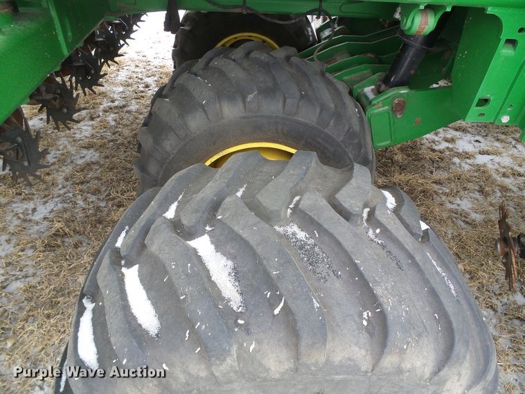 image for item DG8448 2015 John Deere DB60  no-till twin row planter